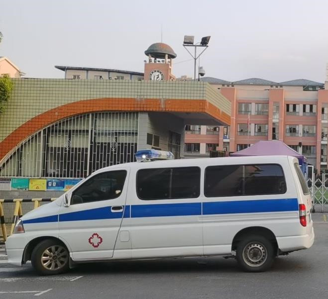 康保救护车出租护送骨折病人一公里多少钱